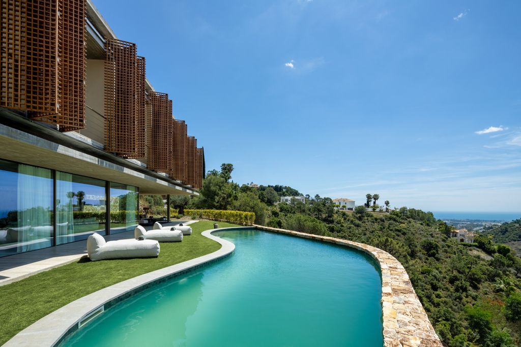 Property photo 2 of 61