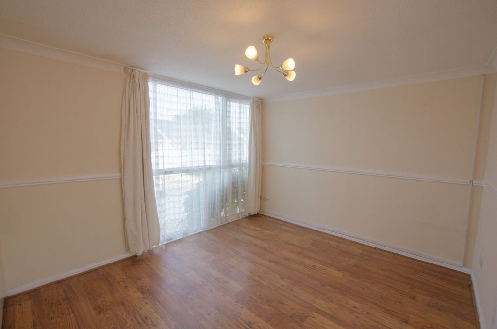 Property photo 3 of 14 33 Flamank Park-9