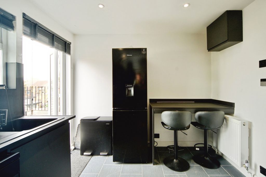 Property photo 3 of 24 Pbox-Img.Jpg