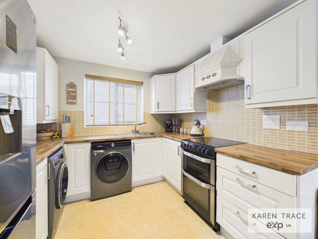 Property photo 2 of 21