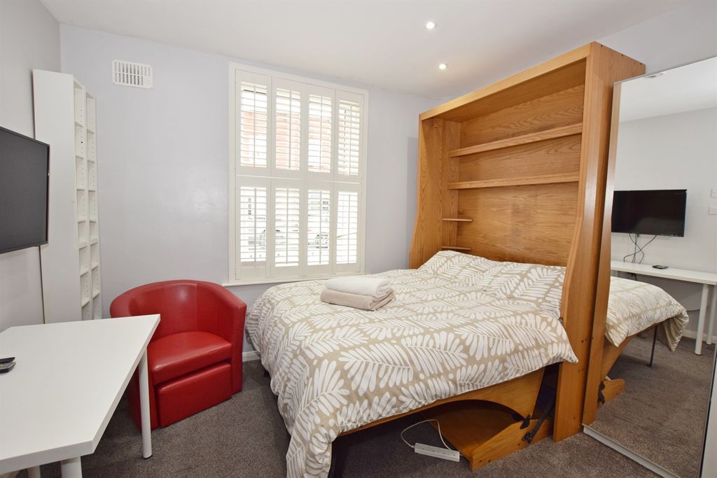 Property photo 1 of 5 (Main)