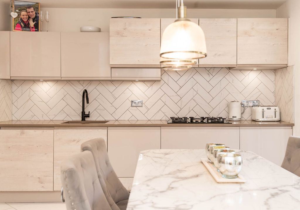 Property photo 2 of 33