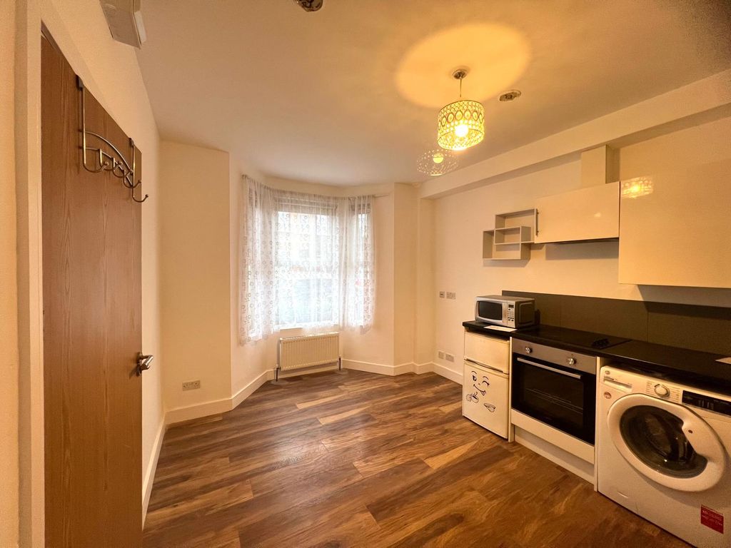 Property photo 2 of 3