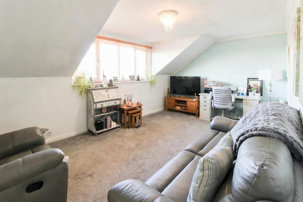 Property photo 2 of 9 Lounge