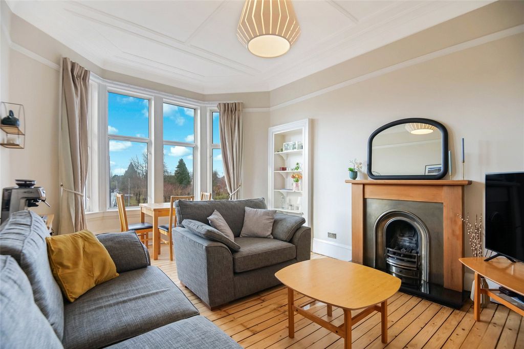 Property photo 2 of 16 Living Room