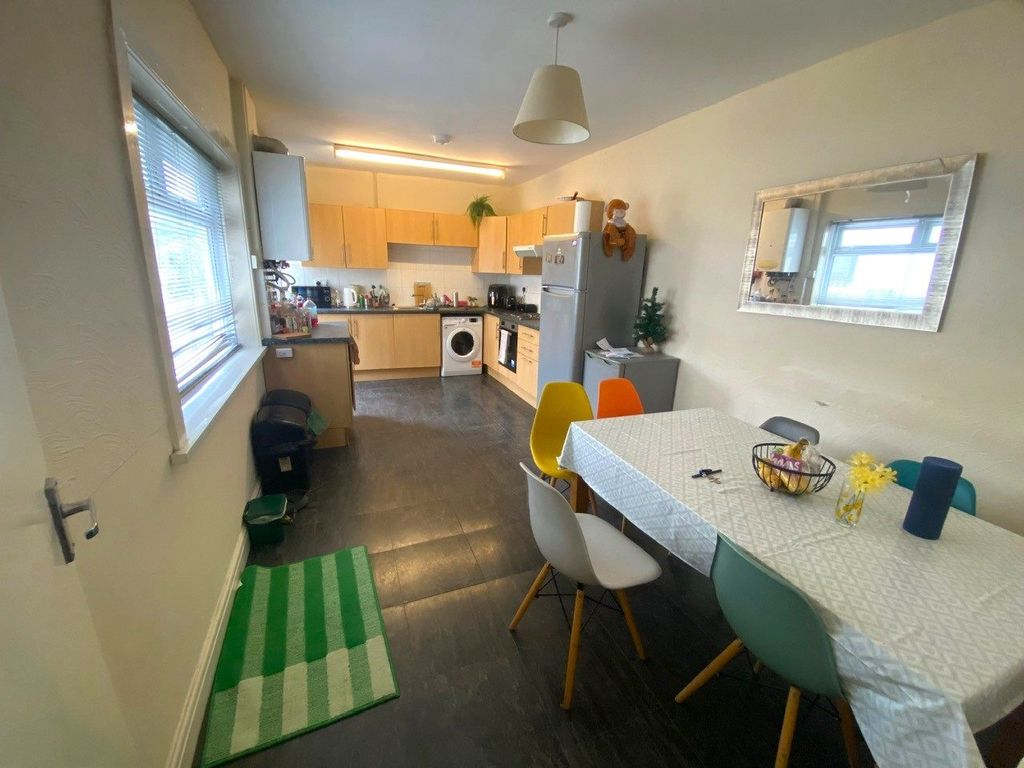 Property photo 1 of 10 4 Bedroom Student Accommodation.