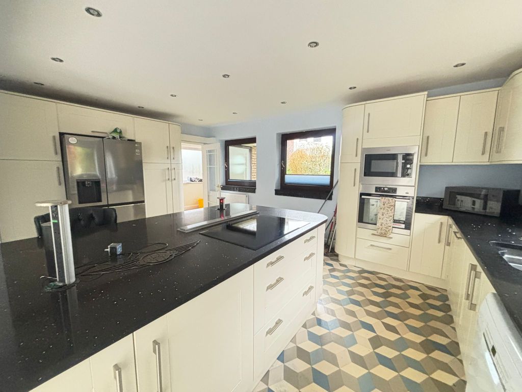 Property photo 2 of 16 Kitchen