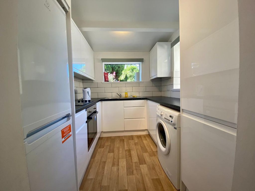 Property photo 3 of 10 Kitchen.Jpeg