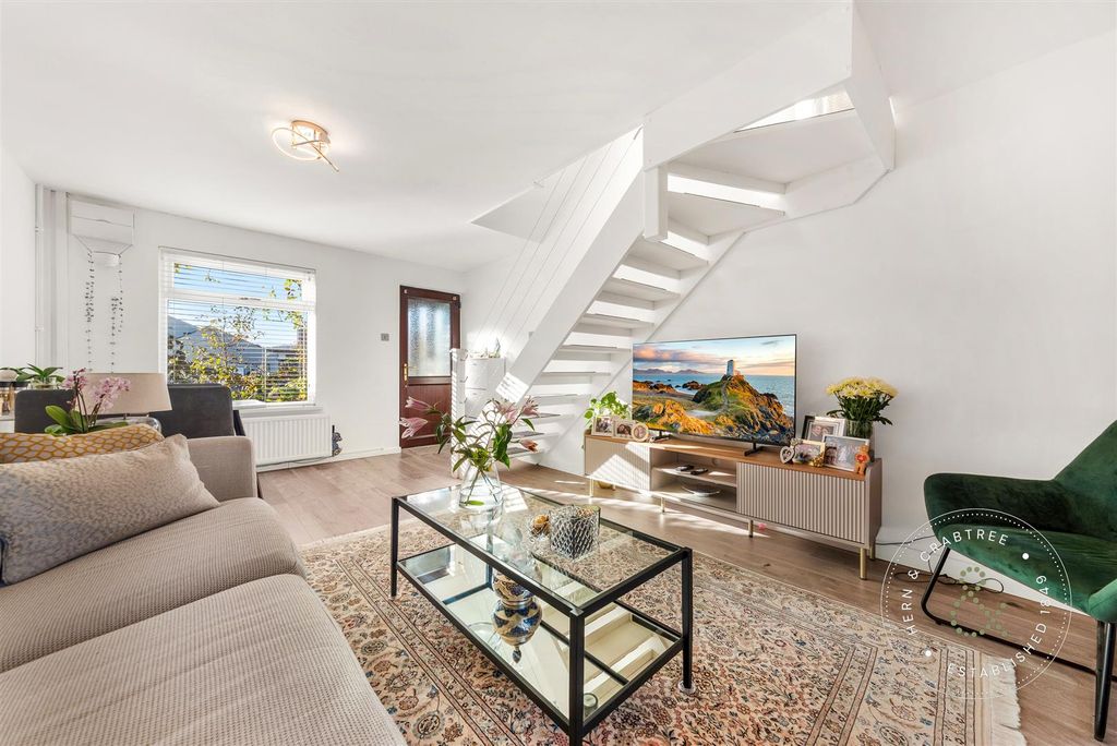 Property photo 2 of 28 Walford-Place-16.Jpg