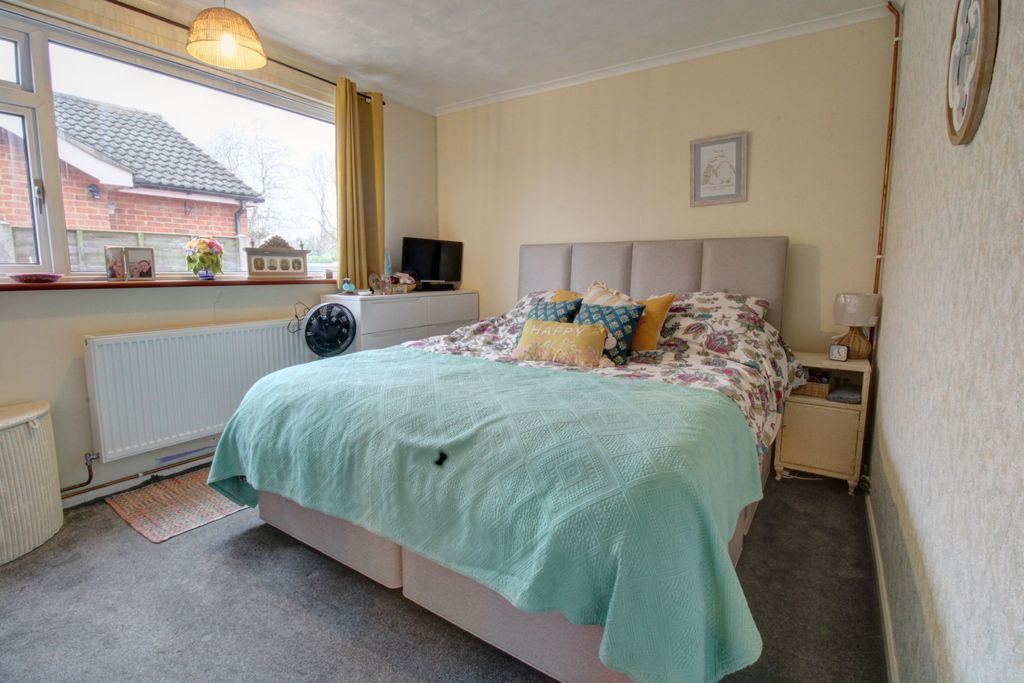 Property photo 2 of 13 Bedroom 1