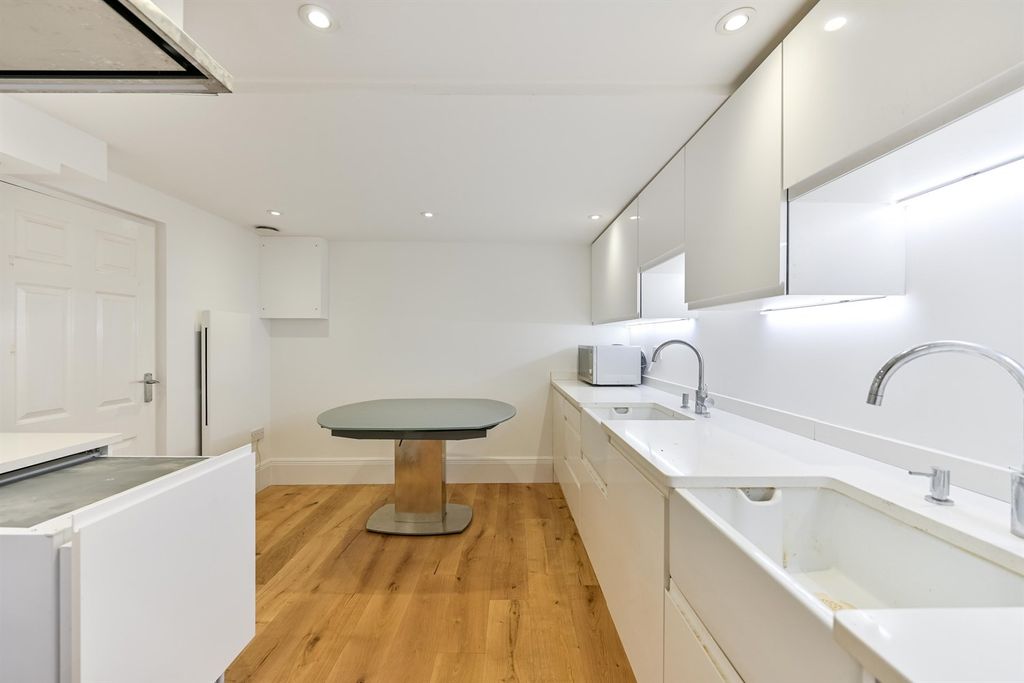 Property photo 3 of 14 Kitchen