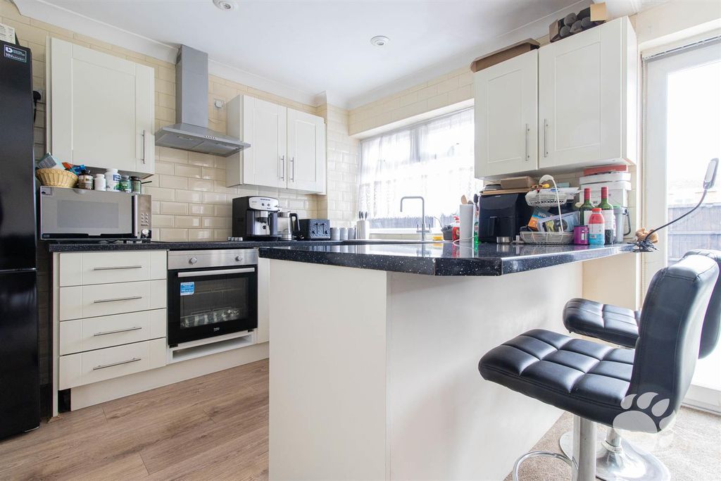 Property photo 2 of 16 Kitchen