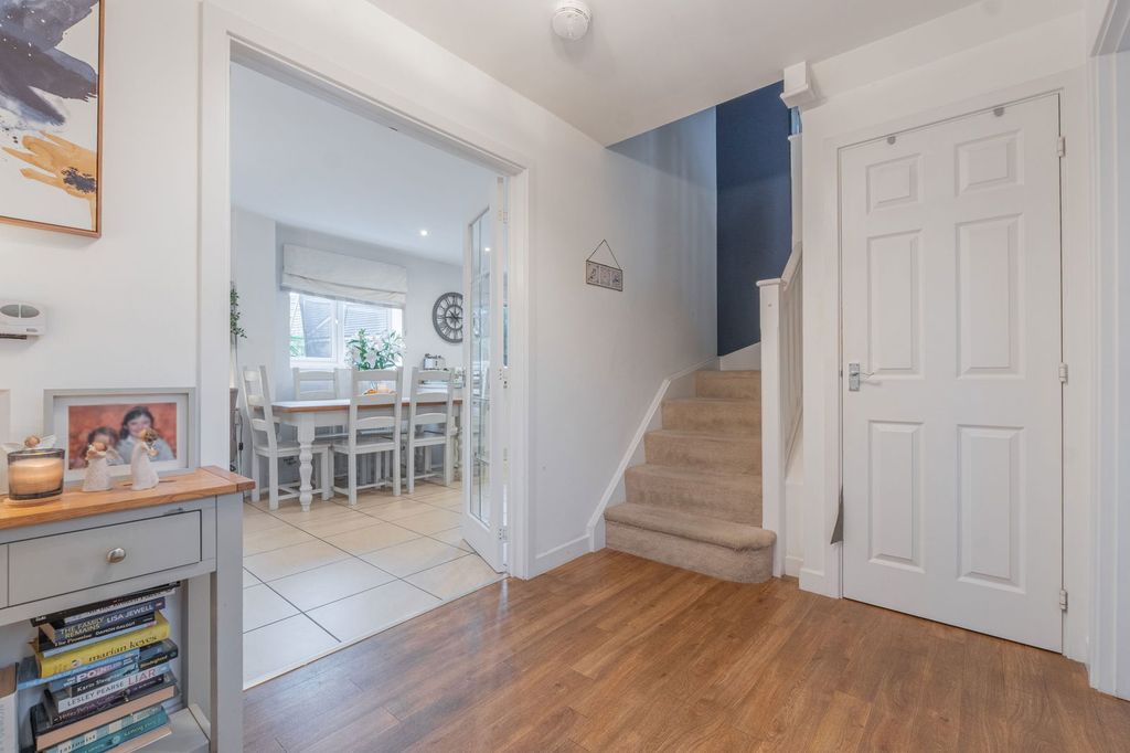 Property photo 2 of 28