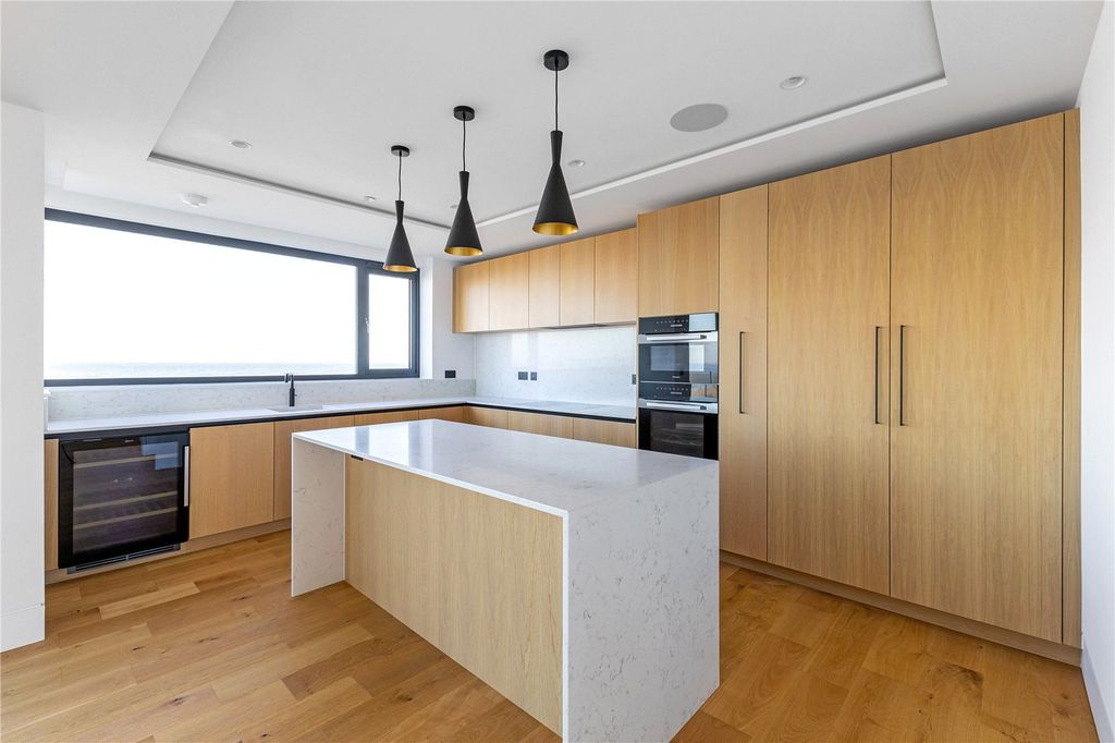 Property photo 2 of 24 Kitchen