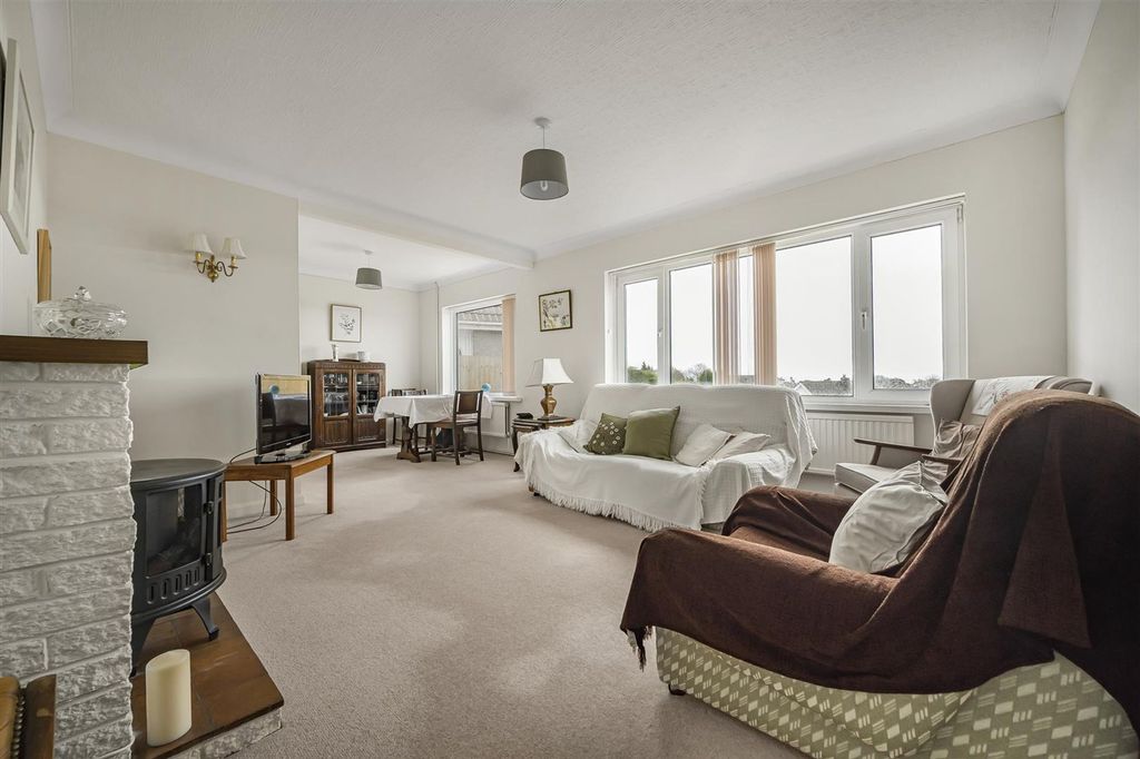 Property photo 3 of 19 Lounge/Dining Room