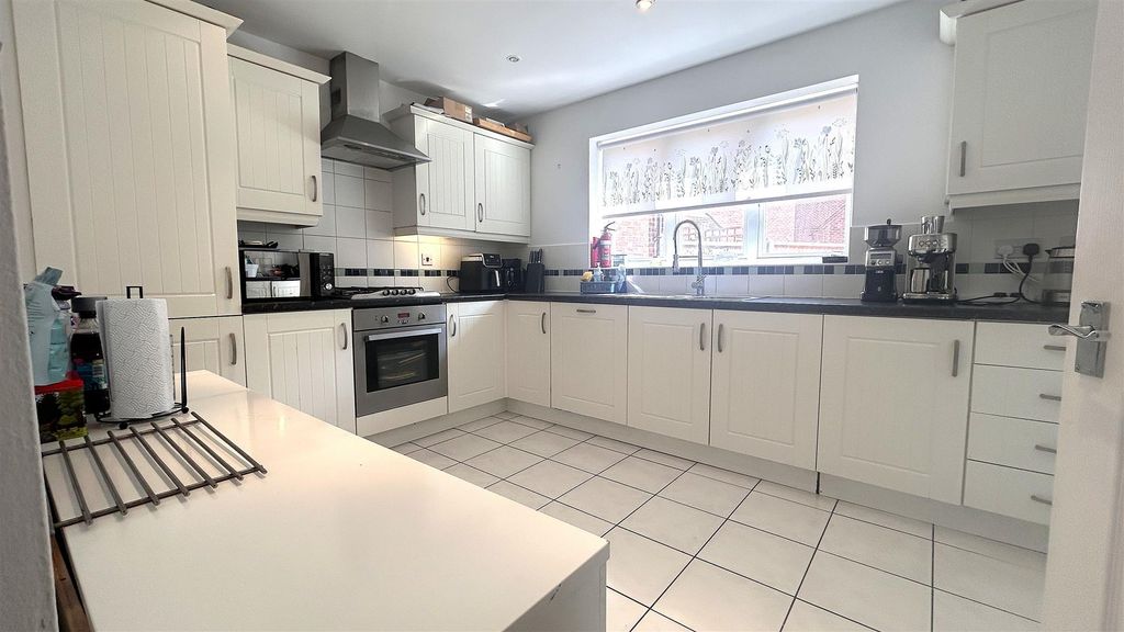 Property photo 2 of 19 Kitchen