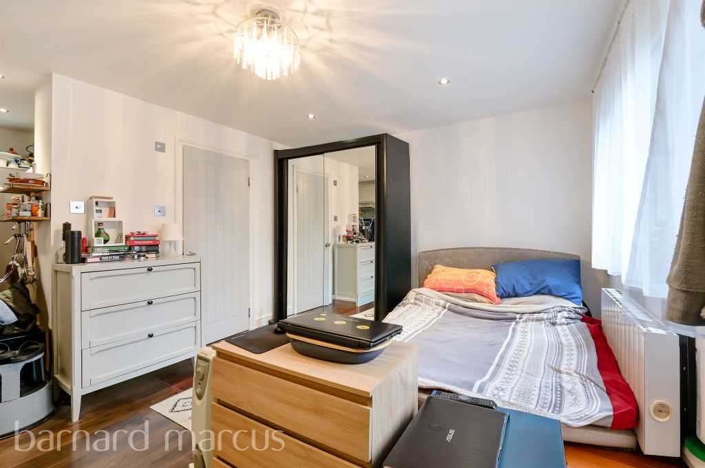 Property photo 2 of 8 Bedroom