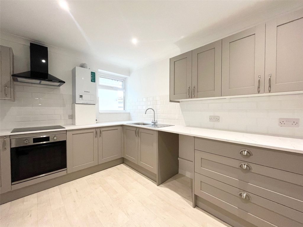 Property photo 2 of 9 Picture No. 13