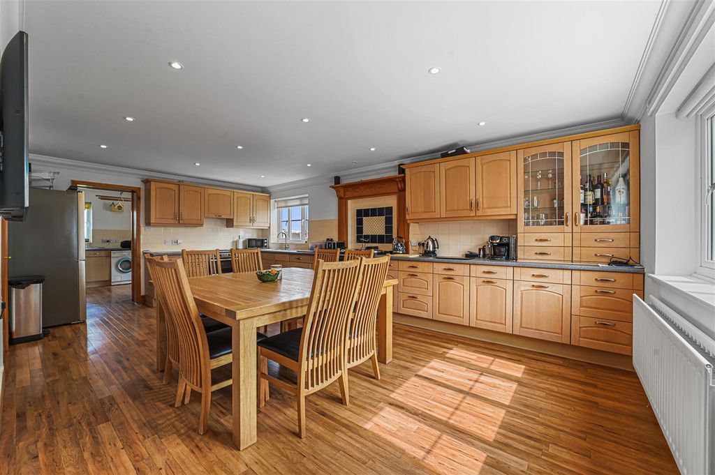 Property photo 2 of 14 Kitchen/Dining