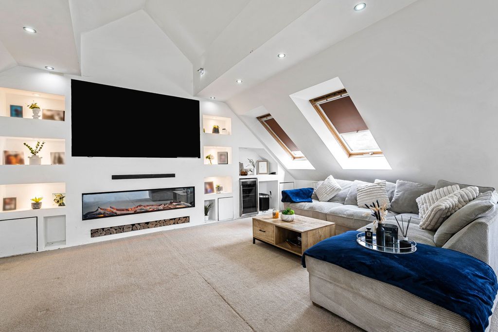 Property photo 3 of 29