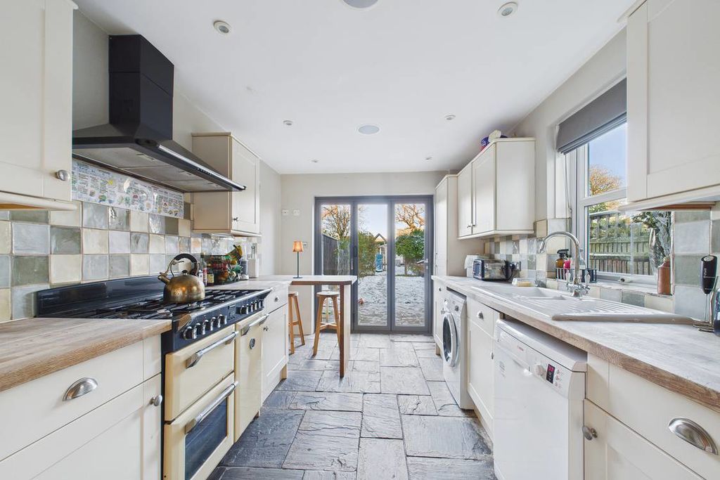 Property photo 3 of 11 Photo 11