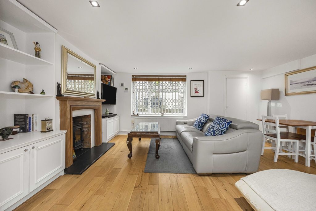 Property photo 3 of 24 21 Windmill Lane -013