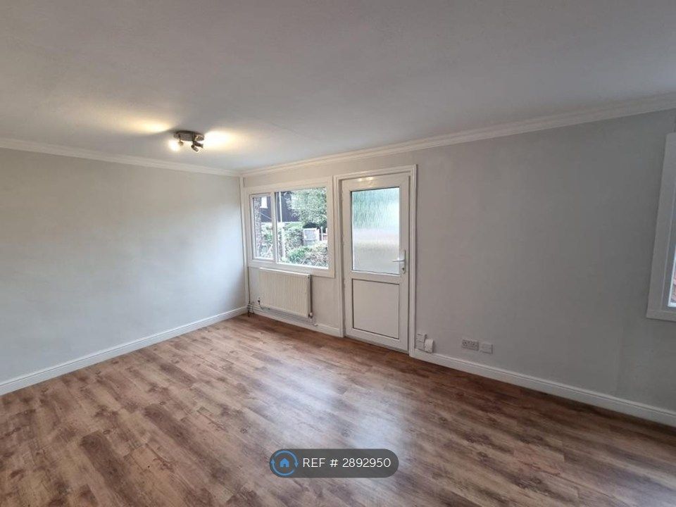 Property photo 3 of 11 Living Room 2