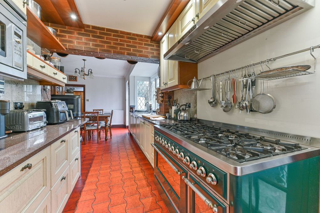 Additional image 7 of 5 bed detached house for saleGrimwade Avenue, Lloyd Park, Croydon CR0