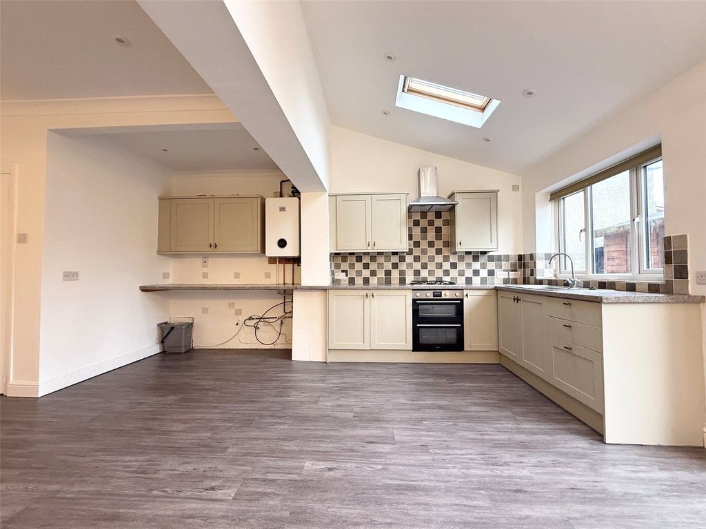Property photo 2 of 14 Picture No. 04