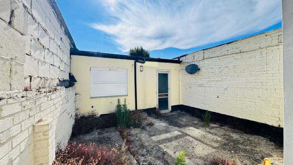 Property photo 2 of 3