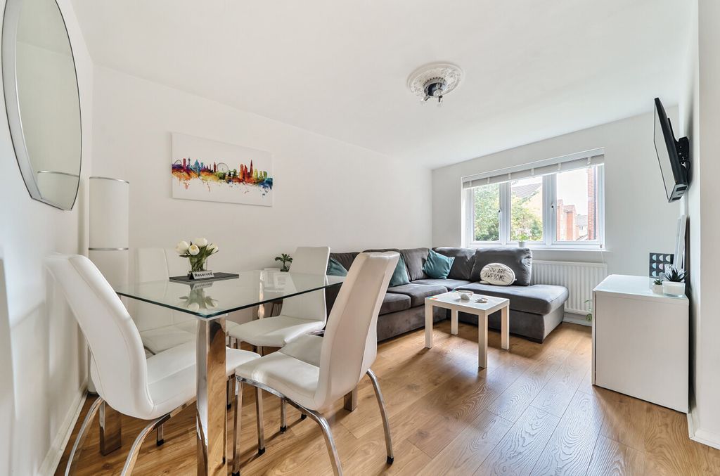 Property photo 3 of 13 1327000-3-6878d1F...