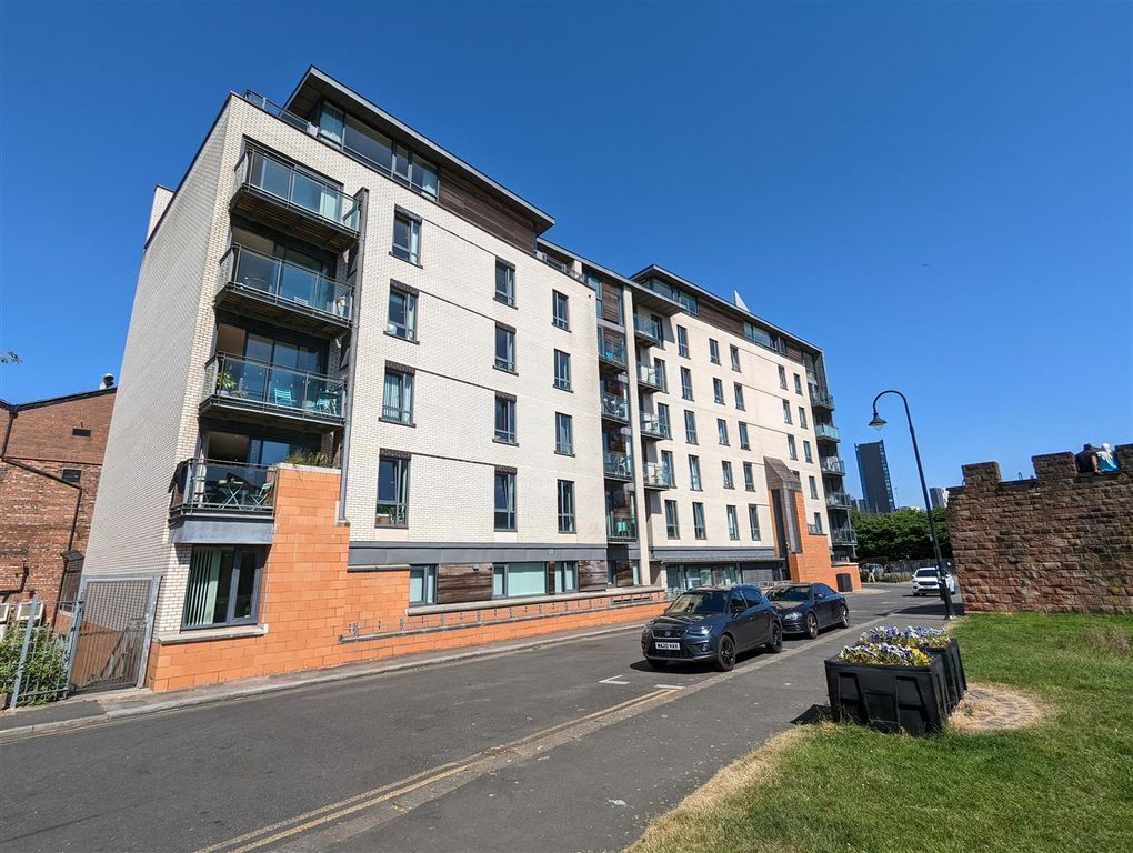 Property photo 1 of 8