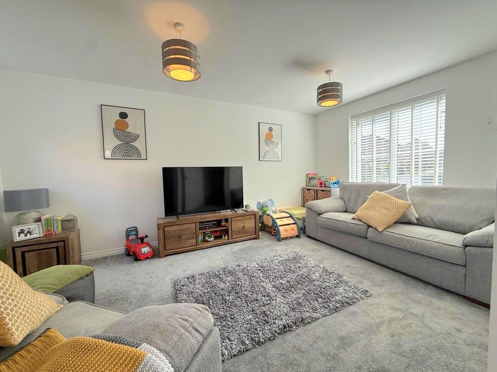 Property photo 3 of 17 11.Jpg