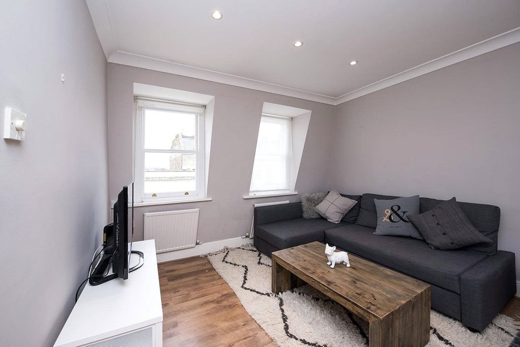 Property photo 3 of 9 Reception