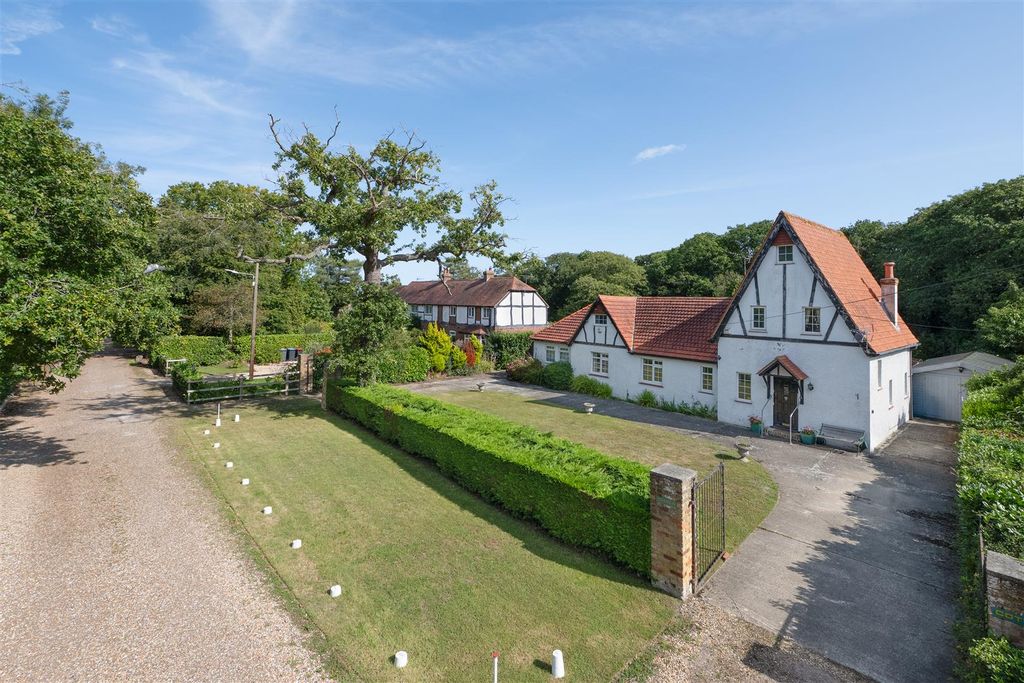 Property photo 1 of 20 Broomfield Gate, Chestfield, Whitstable