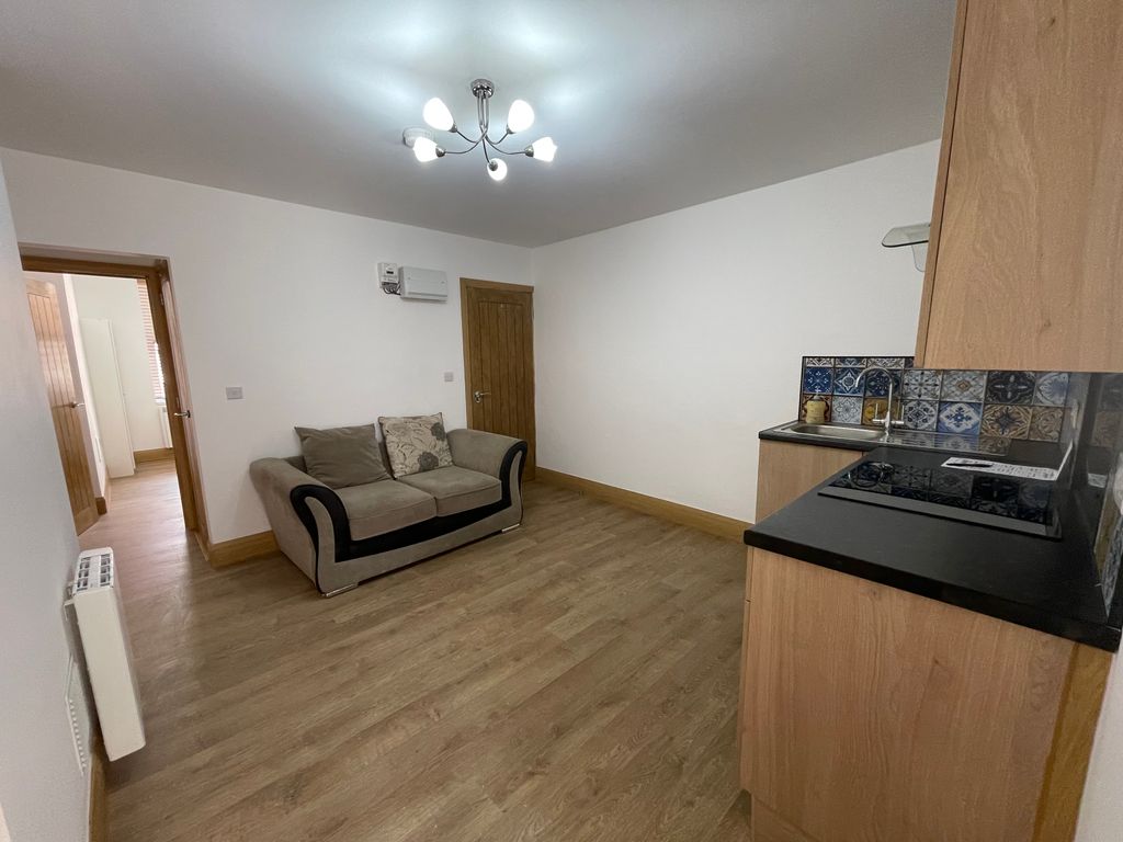 Property photo 3 of 7 Kitchen/ Living Room