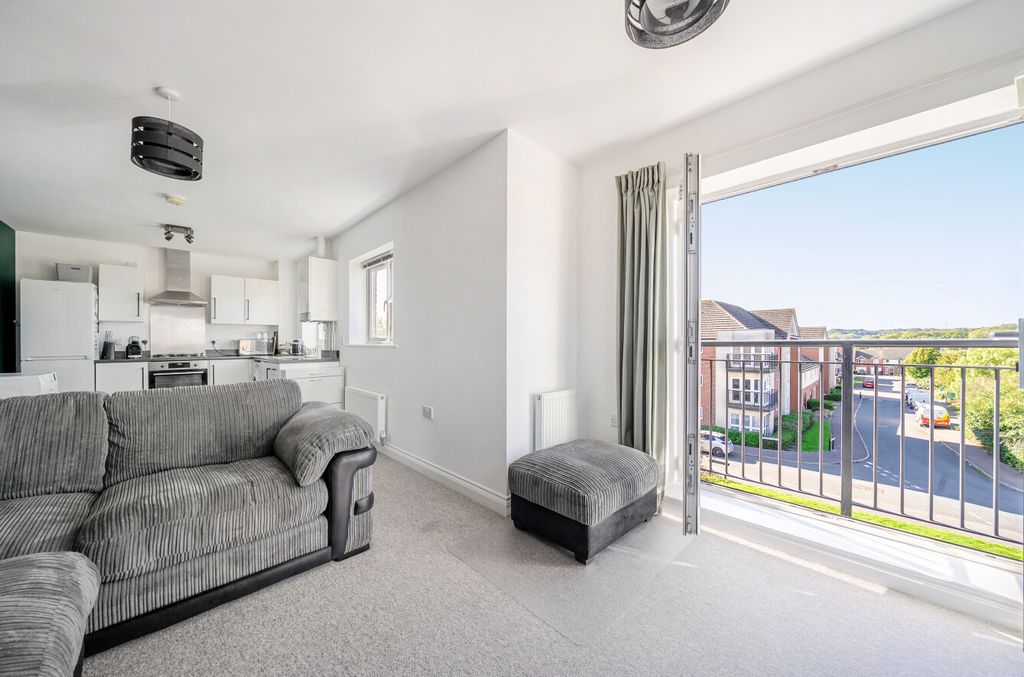 Property photo 1 of 11 1358569-9-68d2785...