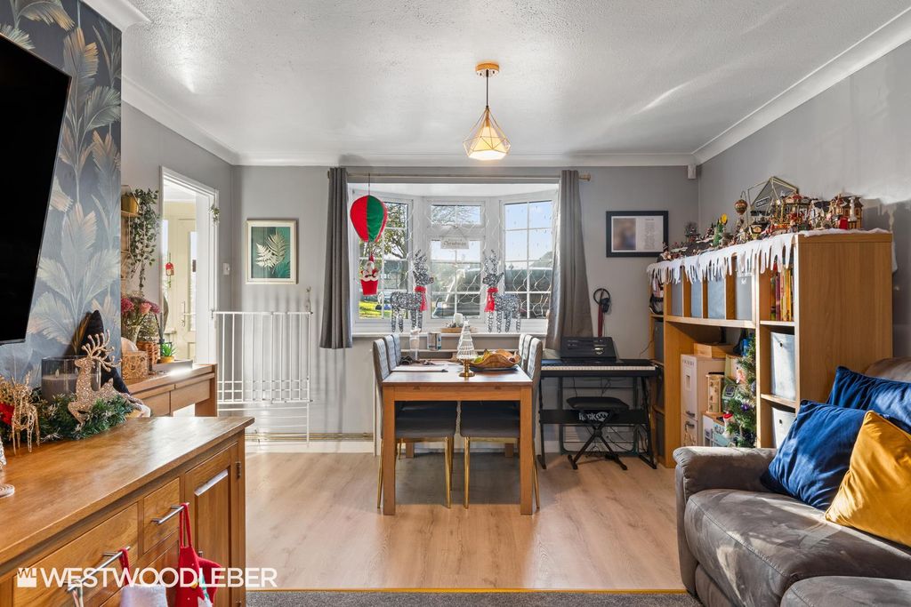 Property photo 3 of 17 Pengellyclose_3.Jpg