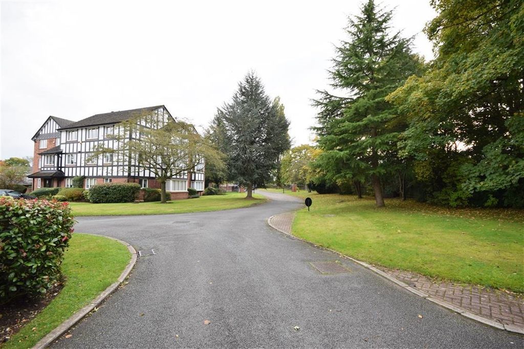 Property photo 3 of 12 Communal Grounds