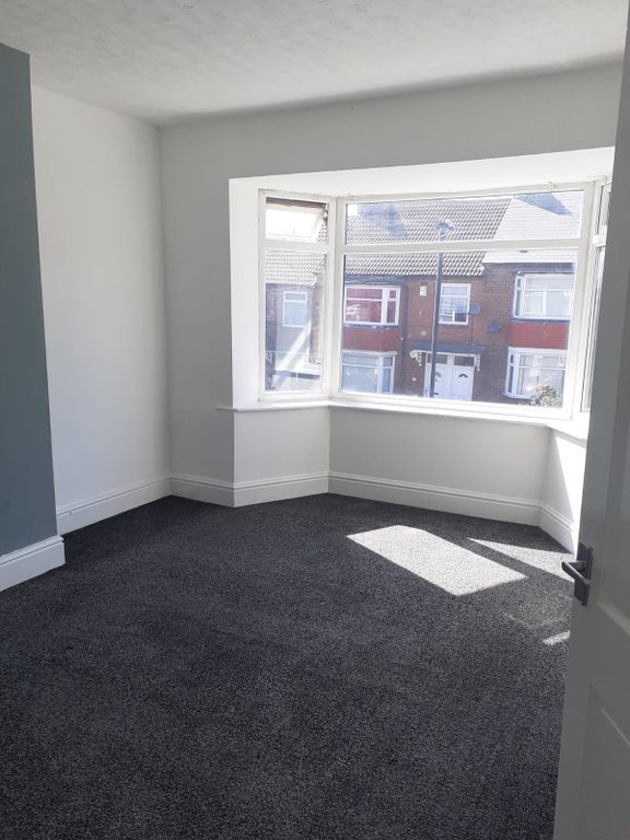 Property photo 1 of 7 3 Bedroom Flat For Rent On Axbridge Gardens, Elswick, Tyne And Wear, Ne4 8Eb From 15/01/2026 Â£800.00 Pcm