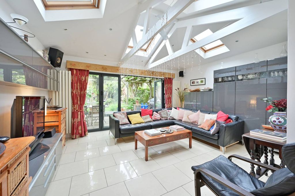 Property photo 3 of 18