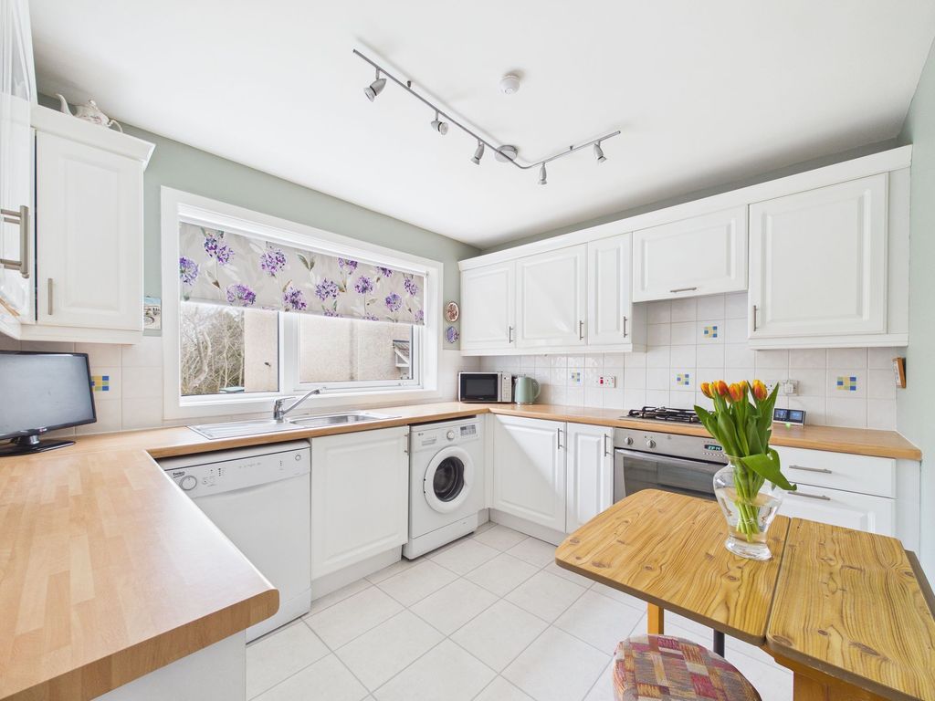 Property photo 3 of 12 Kitchen