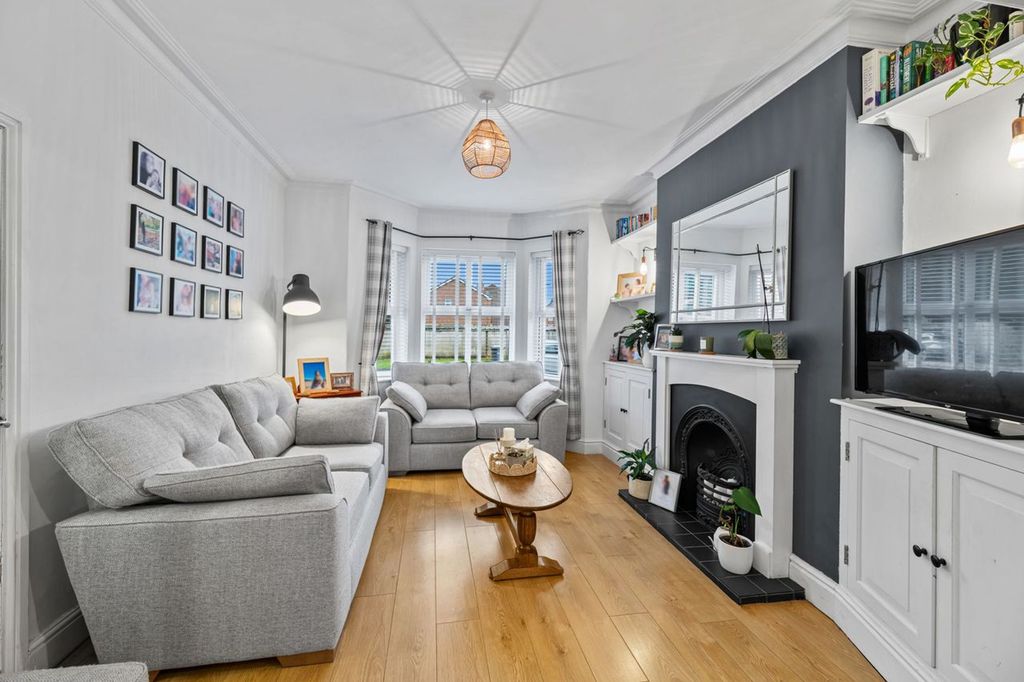 Property photo 2 of 14 Lounge