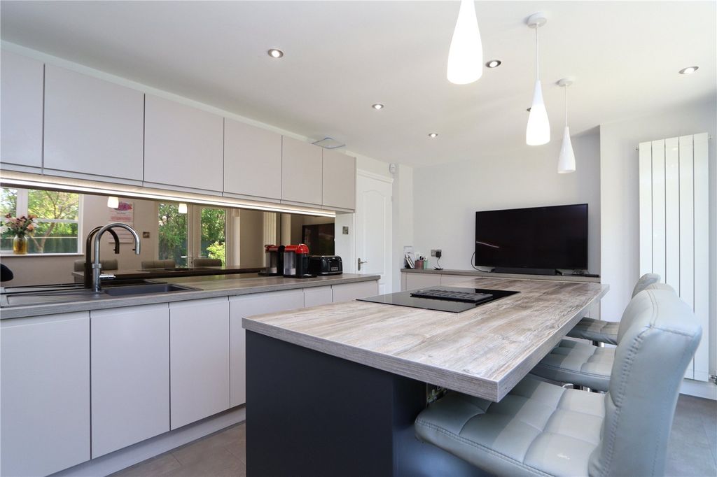 Property photo 2 of 20 Picture No. 10