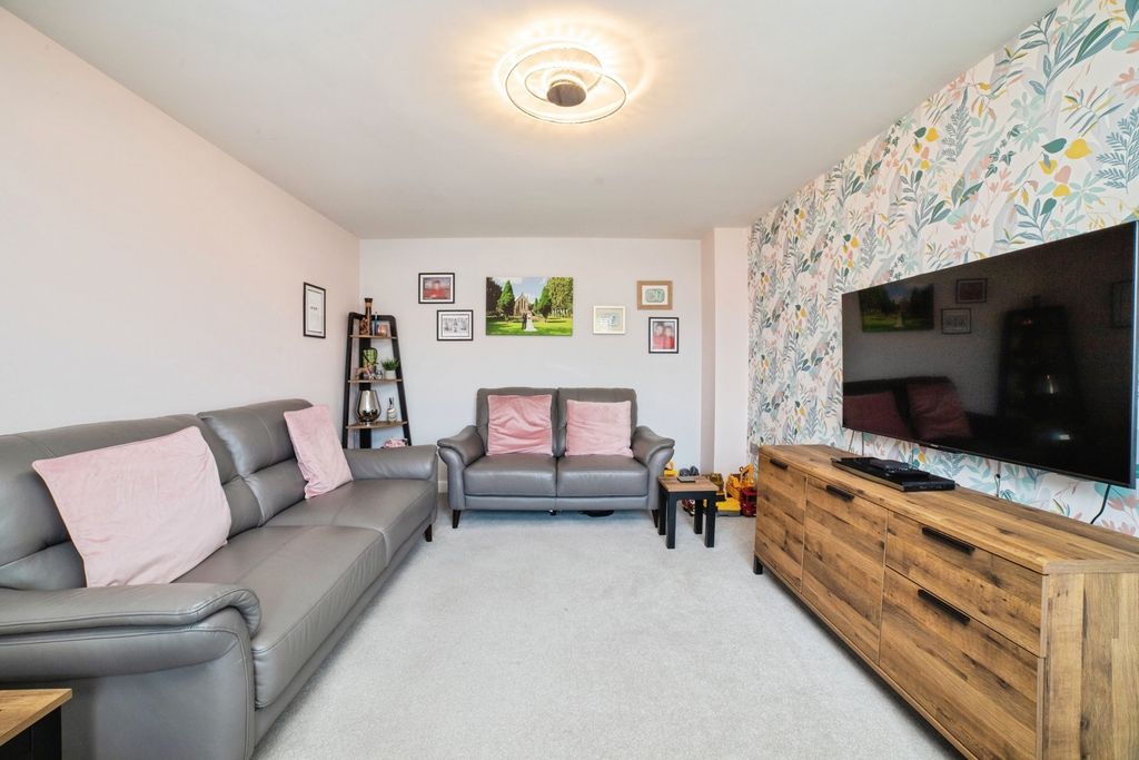 Property photo 2 of 17 Photo