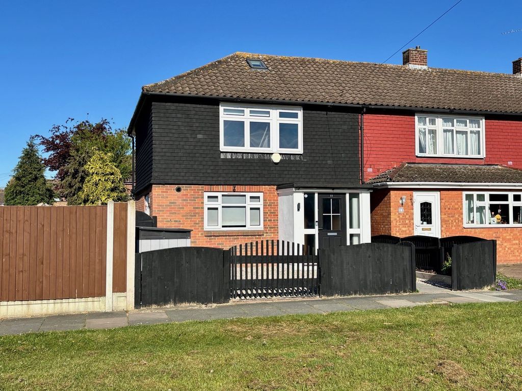 Property photo 1 of 12 3 Bed Semi-Detached House To Rent Macon Way, Upminster Rm14