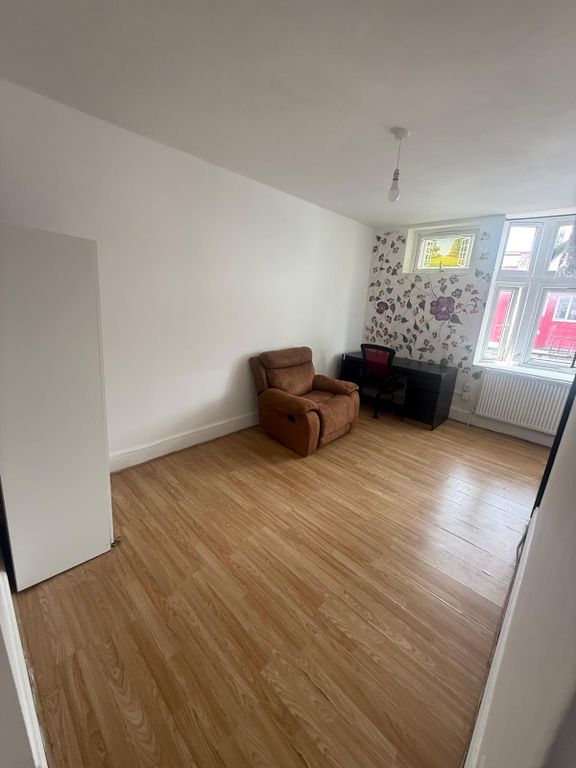 Property photo 2 of 3