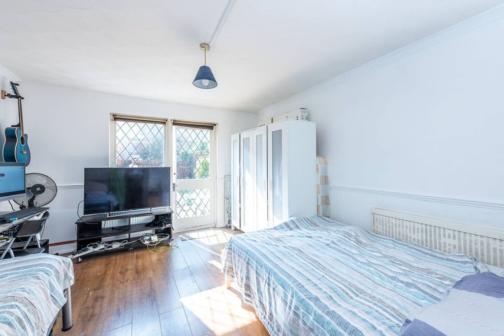 Property photo 3 of 13