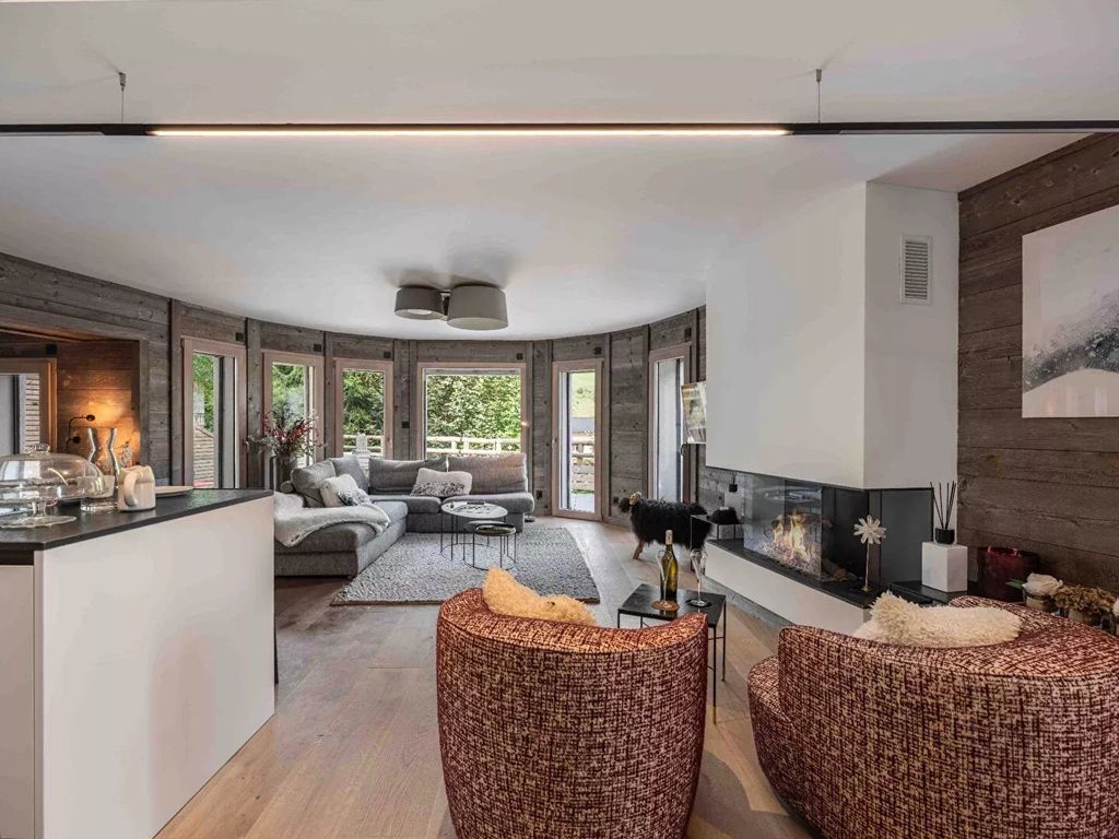 Property photo 2 of 32