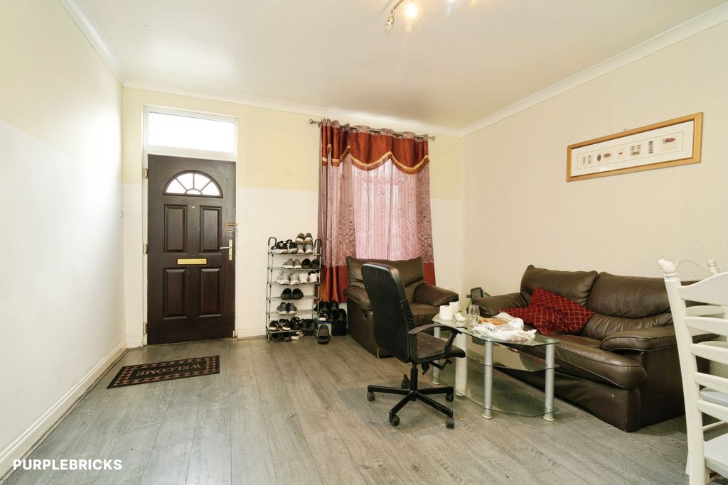 Property photo 2 of 17